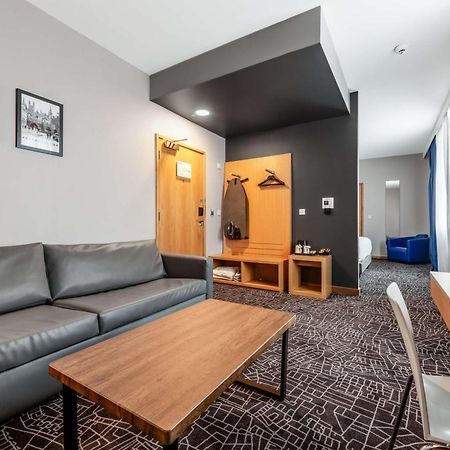 Park Inn By Radisson Питерборо Екстериор снимка